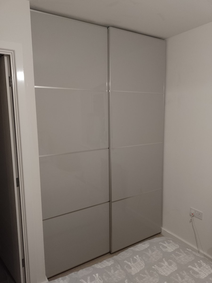 OllyPJ's tweet photo. Fitted wardrobes installed earlier this week, using the #ikeapax system.
This was at a new build house in Cheddar. New builds being notorious for their lack of storage.
#fittedfurniture #wardrobes #opjcarpentry https://t.co/uUSiRWHCXB