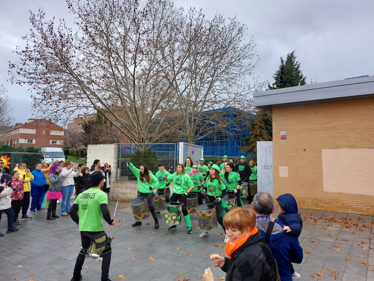 zubba_batucada's tweet photo. 🎉🎶💃🥁🎭Ya han acabado los #carnavales y con ello nuestro #ZubbaCarnavalTour24 en el que hemos recorrido más de 3️⃣0️⃣0️⃣ km. en la #batufurgo🚌 viajando a Colmenar Viejo, Alcobendas, Valdeluz y Guadalajara

Mucha #batucada, #disfraces y #diversión que podéis ver en este resumen📷 https://t.co/u2XdqIf2sW