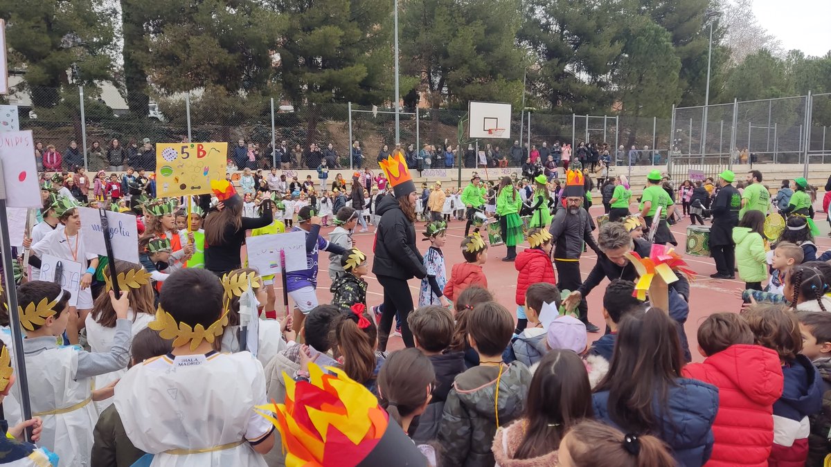 zubba_batucada's tweet photo. 🎉🎶💃🥁🎭Ya han acabado los #carnavales y con ello nuestro #ZubbaCarnavalTour24 en el que hemos recorrido más de 3️⃣0️⃣0️⃣ km. en la #batufurgo🚌 viajando a Colmenar Viejo, Alcobendas, Valdeluz y Guadalajara

Mucha #batucada, #disfraces y #diversión que podéis ver en este resumen📷 https://t.co/u2XdqIf2sW