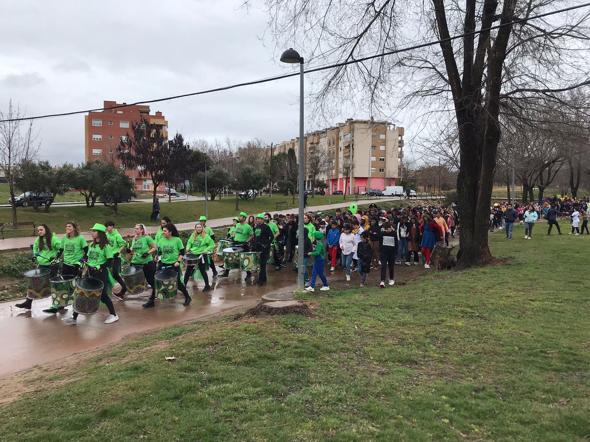 zubba_batucada's tweet photo. 🎉🎶💃🥁🎭Ya han acabado los #carnavales y con ello nuestro #ZubbaCarnavalTour24 en el que hemos recorrido más de 3️⃣0️⃣0️⃣ km. en la #batufurgo🚌 viajando a Colmenar Viejo, Alcobendas, Valdeluz y Guadalajara

Mucha #batucada, #disfraces y #diversión que podéis ver en este resumen📷 https://t.co/u2XdqIf2sW