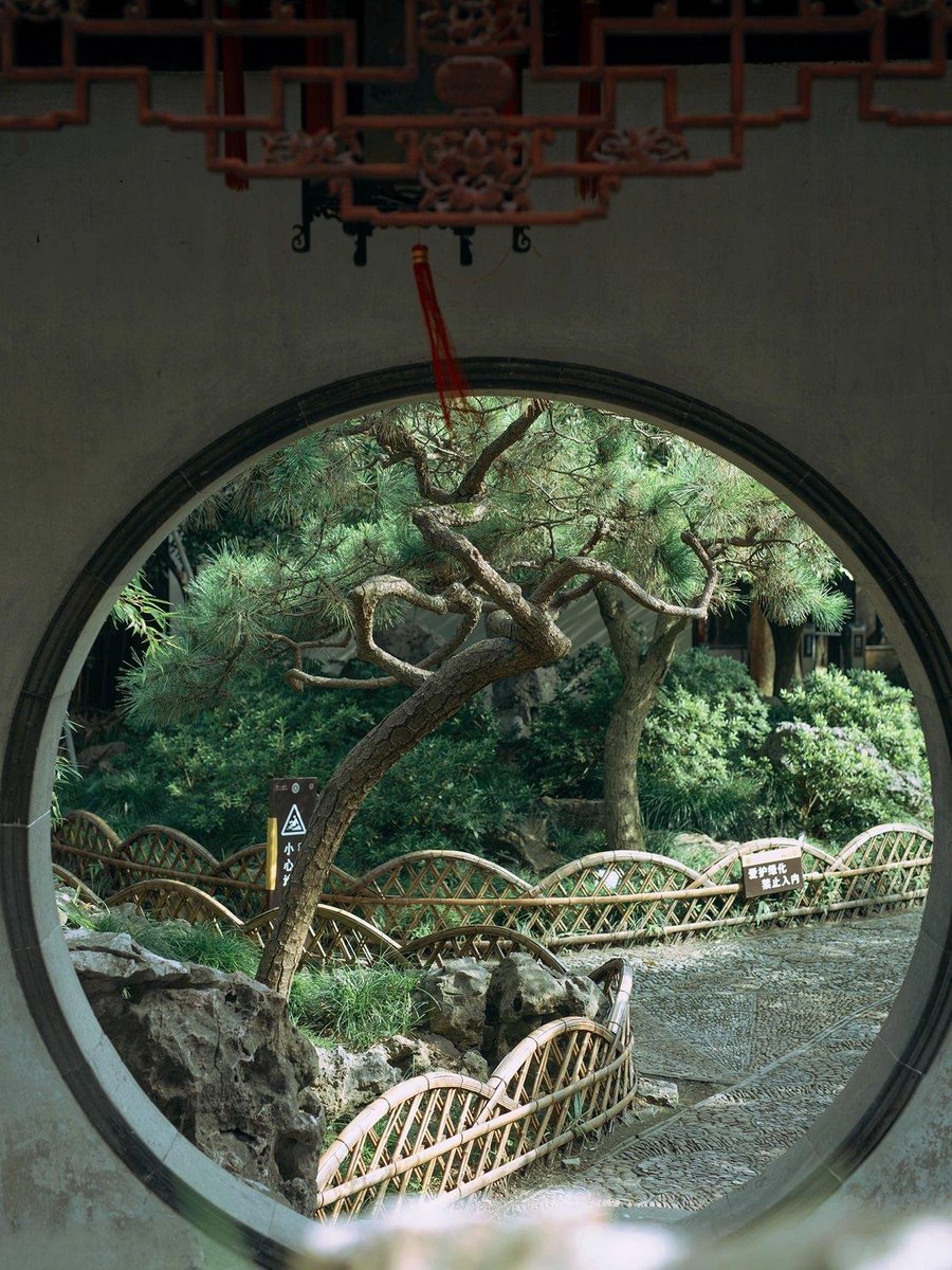 BettyQian344066's tweet image. Scenery from windows and doors.