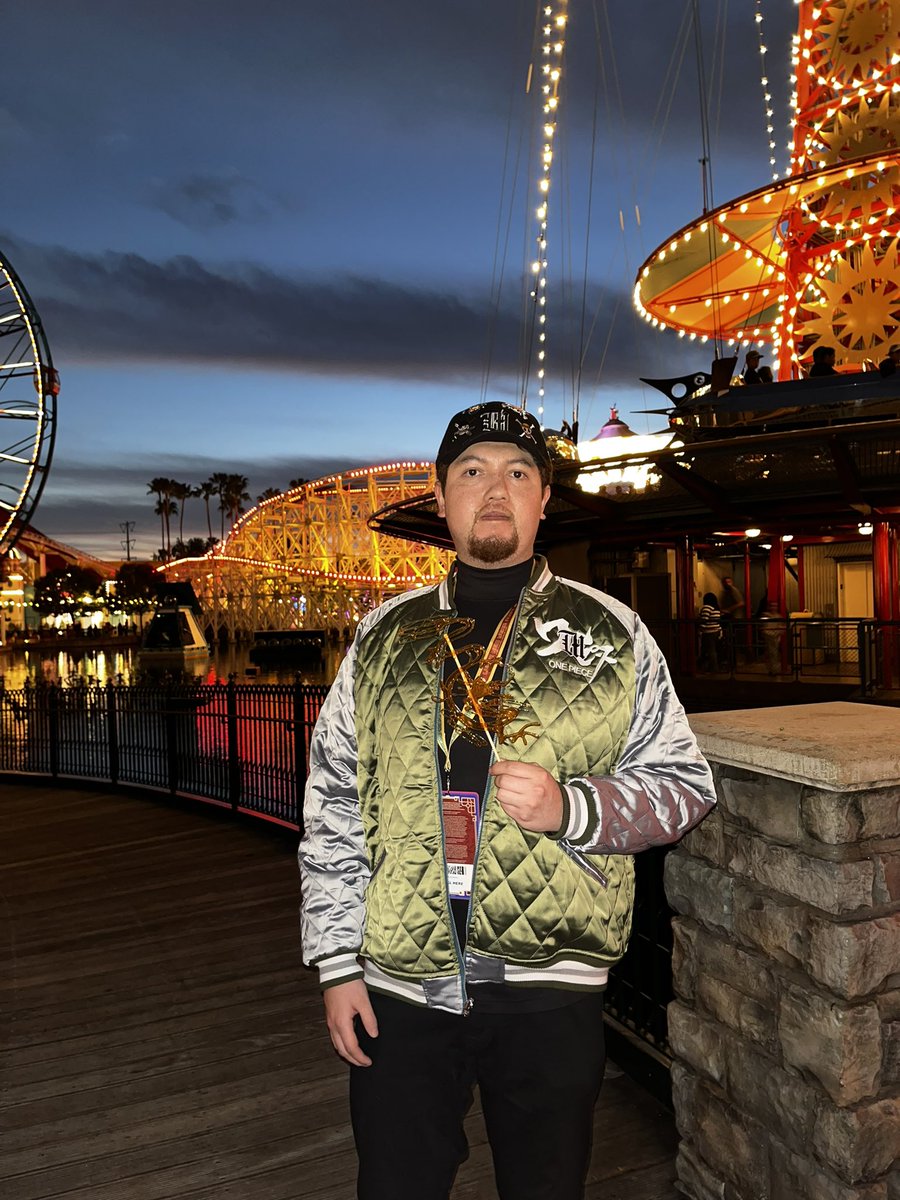 JoseBernalF6's tweet photo. DCA 🐉🎡🎢  #onepiece https://t.co/LPqw7g2CRo