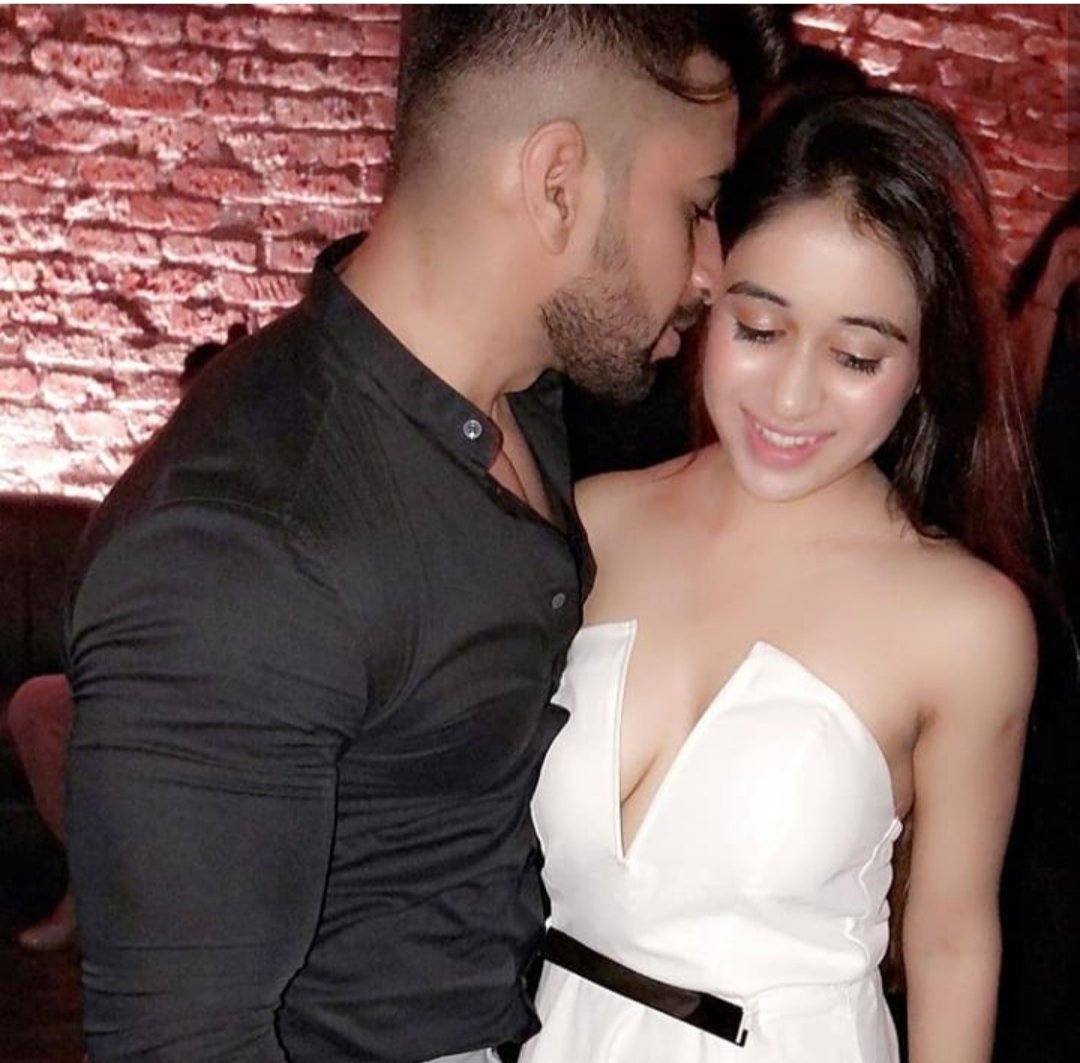 DeepikaC9001's tweet photo. @AbhishekMalhan4 's 3rd hand Girl friend for whom he called Manisha behen.He thinks he could hid it. Bring it and spill over all his doglapaan on X so that another hypocrite will not be born next time. 

#Homies #Abhisha #Abhiya https://t.co/hFMyZKMHmj
