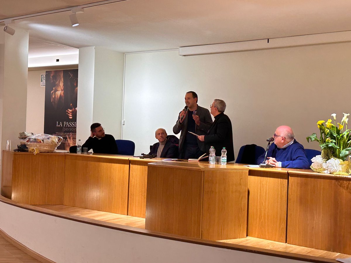 roccofranciosa's tweet photo. Siamo grati e onorati di aver consegnato al nostro Vescovo Diocesi di #Melfi #Rapolla #Venosa Monsignor Ciro Fanelli la #tesseradelsocio onorario di #Epli Ente Pro-Loco Italiane #ProLocoBasilicata  ❤️🇮🇹
#proloco #barile #Vulture #basilicata #lucania https://t.co/7GjdPaUfJV