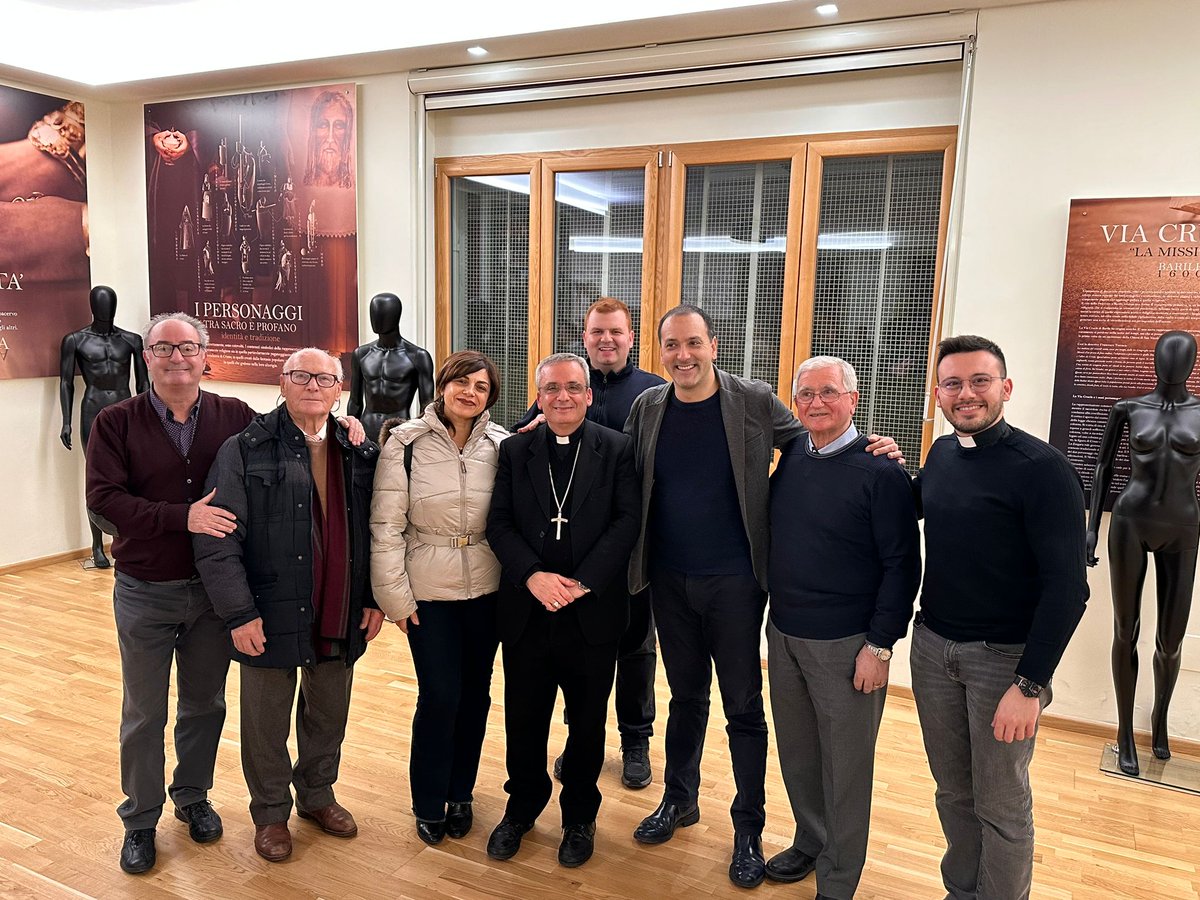 roccofranciosa's tweet photo. Siamo grati e onorati di aver consegnato al nostro Vescovo Diocesi di #Melfi #Rapolla #Venosa Monsignor Ciro Fanelli la #tesseradelsocio onorario di #Epli Ente Pro-Loco Italiane #ProLocoBasilicata  ❤️🇮🇹
#proloco #barile #Vulture #basilicata #lucania https://t.co/7GjdPaUfJV