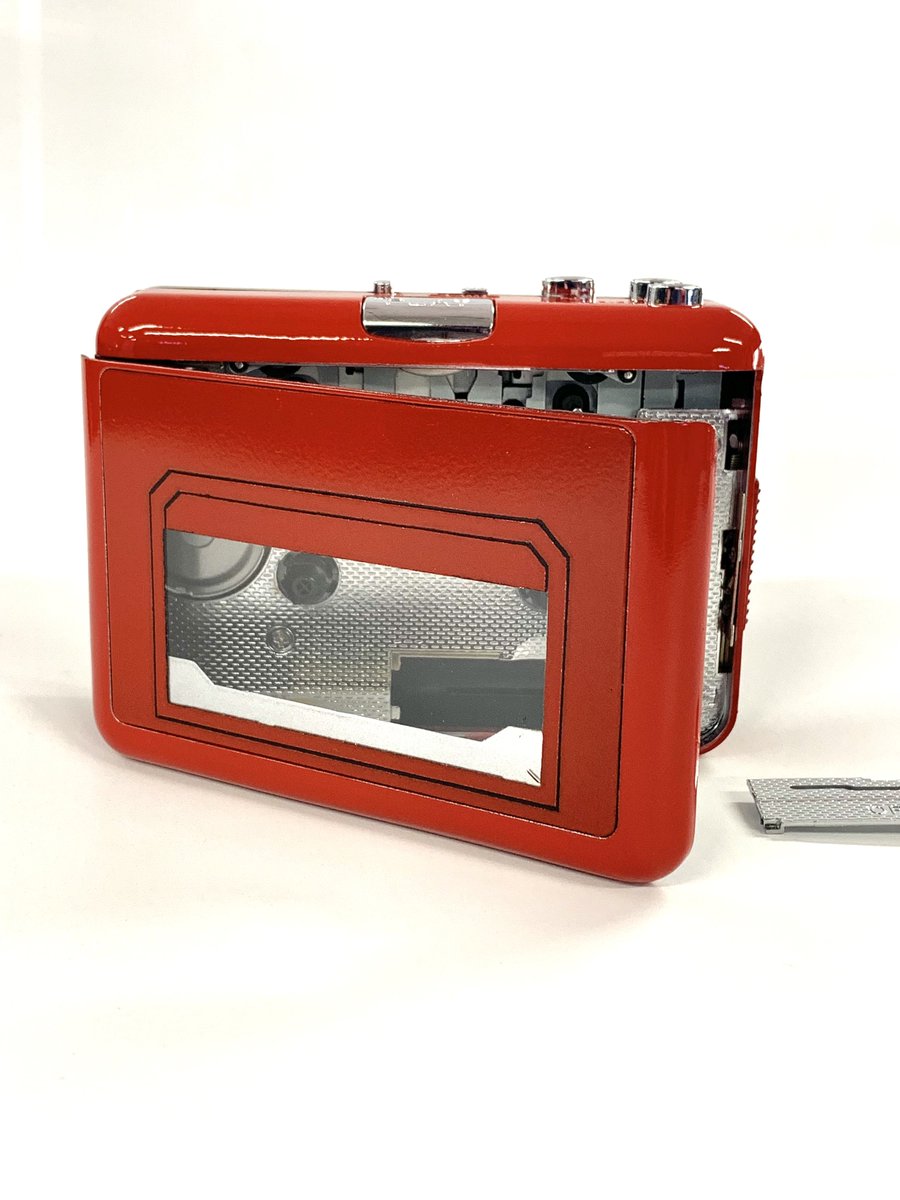 レッドフードのカセットプレーヤー完成 新品すぎるので擦ってダメージ