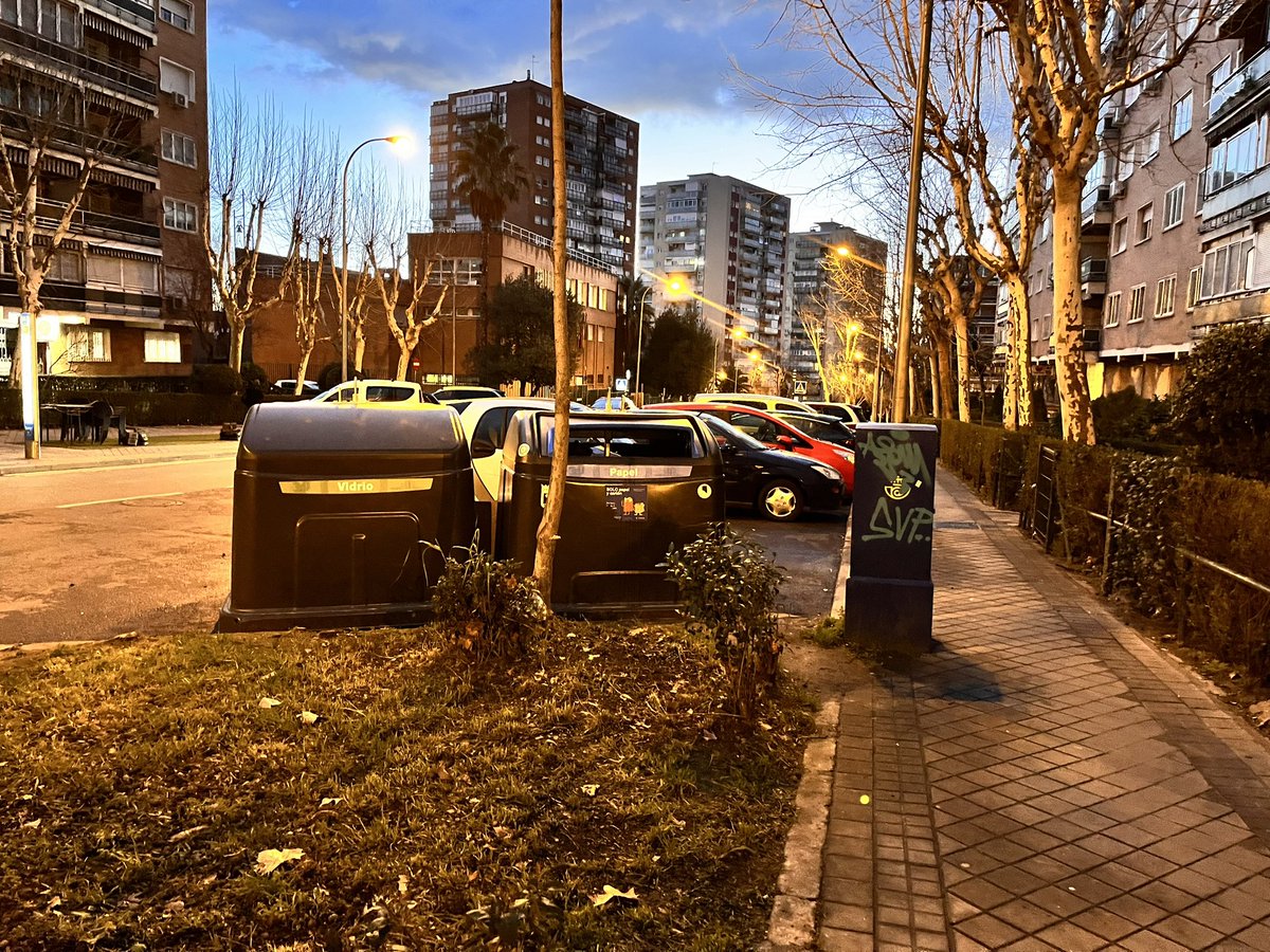 hortalezaexiste's tweet photo. Buenos días, recibida contestación de #srym indicando la subasanacuib y seguimiento tenemos los contenedores así: https://t.co/MAV48fjmWA