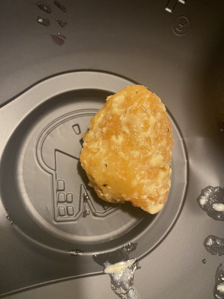 EricaLJae's tweet photo. Dear @pizzahut this is a chicken nugget not a chicken wing. I would like a refund. https://t.co/b8mzQMTNLD