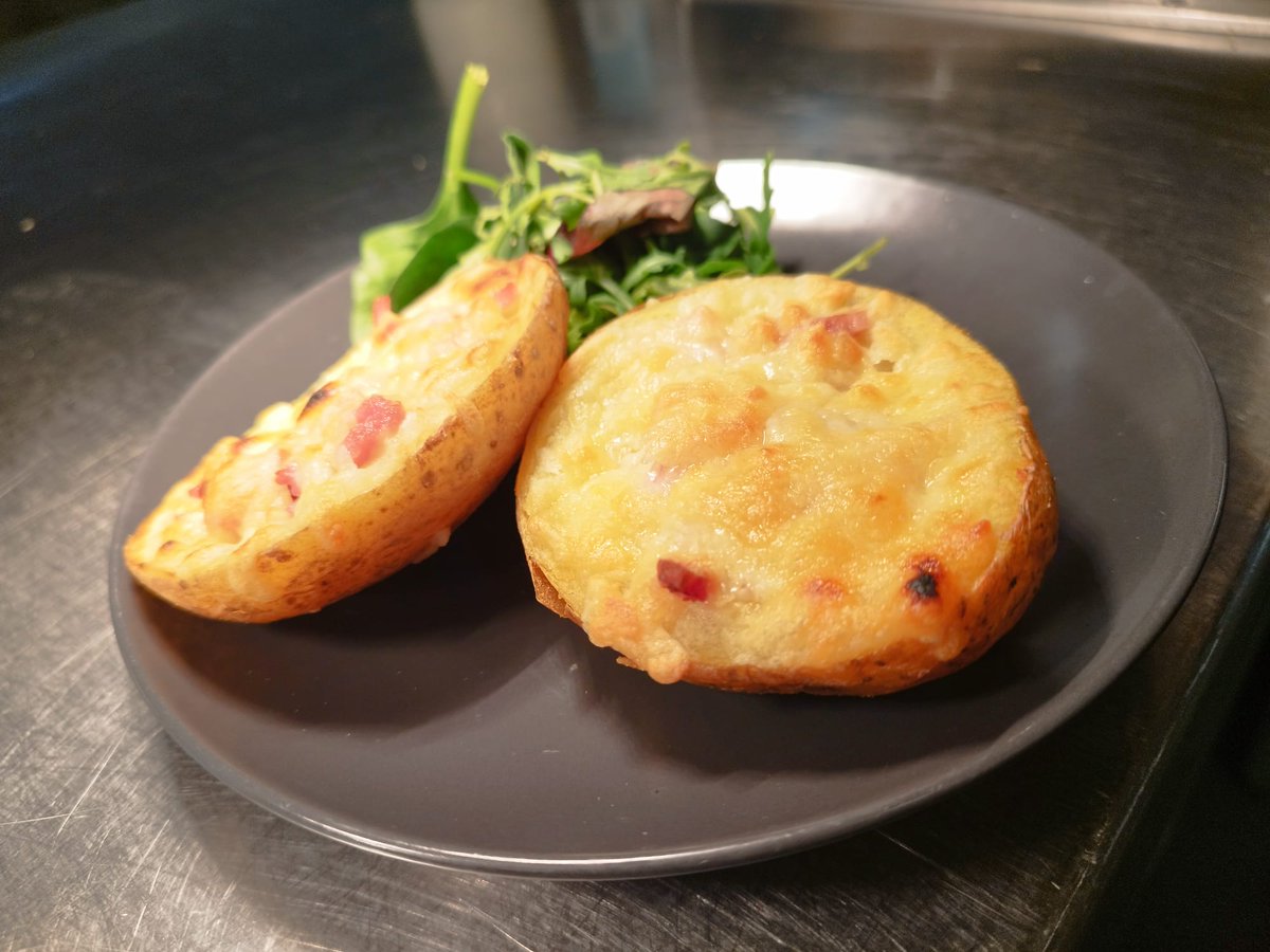 Our new menus are available from 08:00 am Monday through to Saturday.

Locally sourced food, cooked by our team of expert Chefs and we do the washing up!

Whether it's breakfast, lunch, a light snack, or a three-course meal we have got it covered!
What are you waiting for?