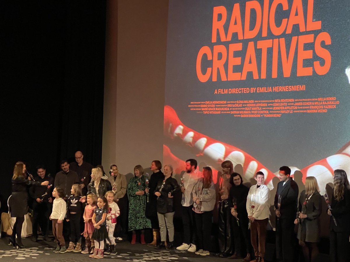 MattiPetri's tweet photo. Ensi-ilta 15.2. Lasipalatsissa oli täynnä lämpöä, iloa ja luovuuden kautta nousevaa toivoa.
Kiitos upea #radicalcreatives tiimi @AaltoUniversity 💛 https://t.co/Xuaj9fWUry