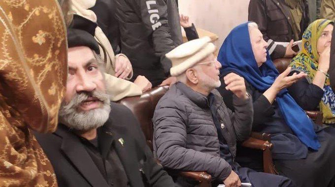 waqas_amjaad's tweet photo. یاسمین راشد ، اعجاز چوہدری ، عمر سرفراز چیمہ عدالت میں موجود

اللہ جلد آسانیاں پیدا کرے امین https://t.co/ablDDgX6I6