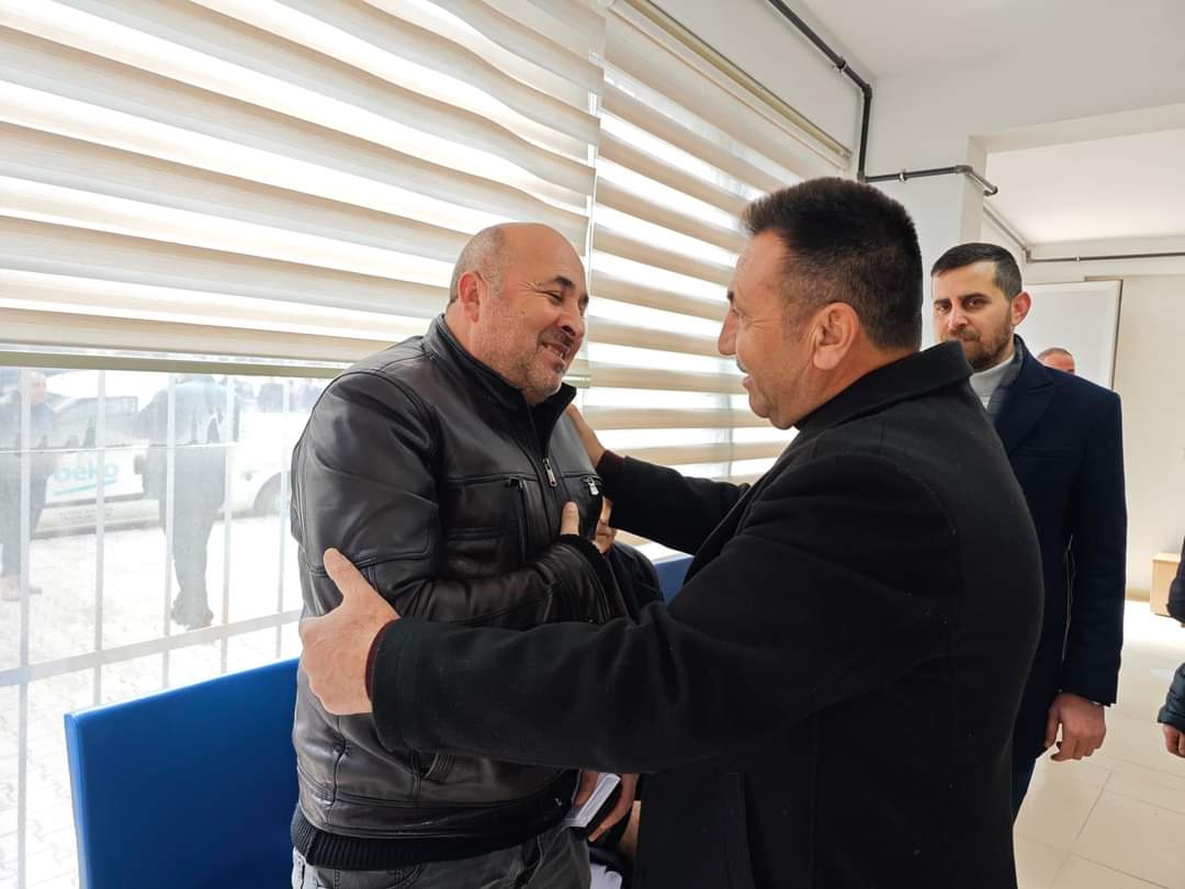 Akpartibanaz's tweet photo. İlçe Başkanımız @muraterdogan_64 Banaz Belediye Başkan Adayımız Sn.#MehmetCevizci ve Teşkilatımızla birlikte, değerli ilçe sakinlerimizle hasbıhal edip esnaflarımıza hayırlı işler bol kazançlar dileyip desteklerini istedik.
Girilmedik gönül sıkılmadık el bırakmayacağız. https://t.co/5UX2CHR7QP