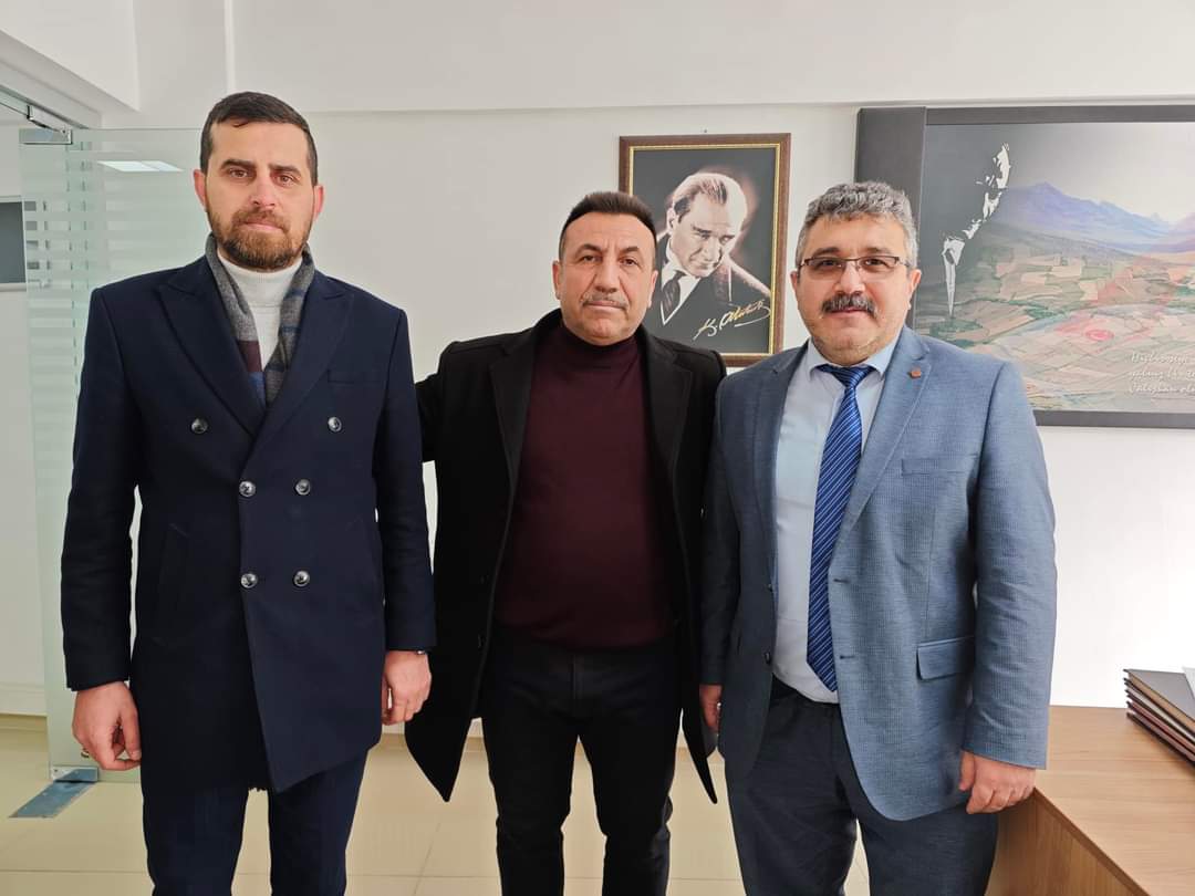 Akpartibanaz's tweet photo. İlçe Başkanımız @muraterdogan_64 Banaz Belediye Başkan Adayımız Sn.#MehmetCevizci ve Teşkilatımızla birlikte, değerli ilçe sakinlerimizle hasbıhal edip esnaflarımıza hayırlı işler bol kazançlar dileyip desteklerini istedik.
Girilmedik gönül sıkılmadık el bırakmayacağız. https://t.co/5UX2CHR7QP