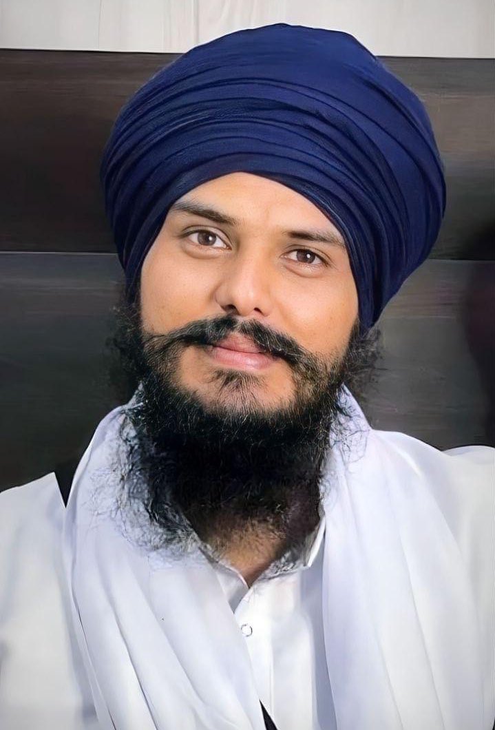 HarmanMalla_'s tweet photo. ਬਾਣੀ ਤੇ ਬਾਣਾ ਸਾਡੀ ਬਾਦਸ਼ਾਹੀ ਬਾਗੀ ਹੋਣਾ ਤੇ ਬਗ਼ਾਵਤ ਕਰਨੀ ਸਾਡ��� ਗੁੜਤੀ ⚔️ #WeStandWithAmritpalSingh https://t.co/hB8r9fS12f