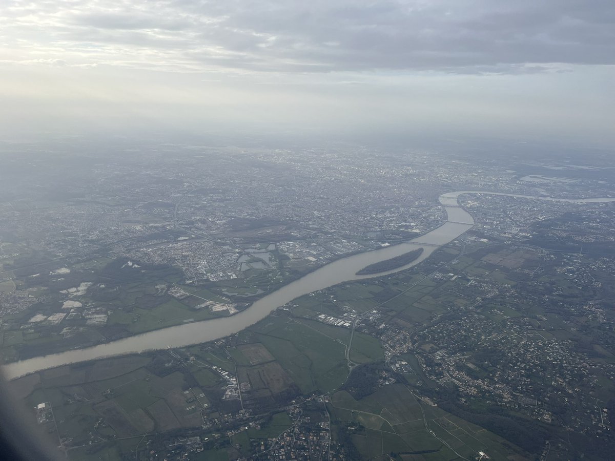 llinas_marta's tweet image. Excited to be en route to @Bordeauxuniversity to speak about Astrocytic Ensembles and their role  on memory formation and expression. Looking forward to engaging discussions ahead! Huge thanks to @MarsicanoLab and @Covelo_A . #Neuroscience #MemoryScience 🧠✨