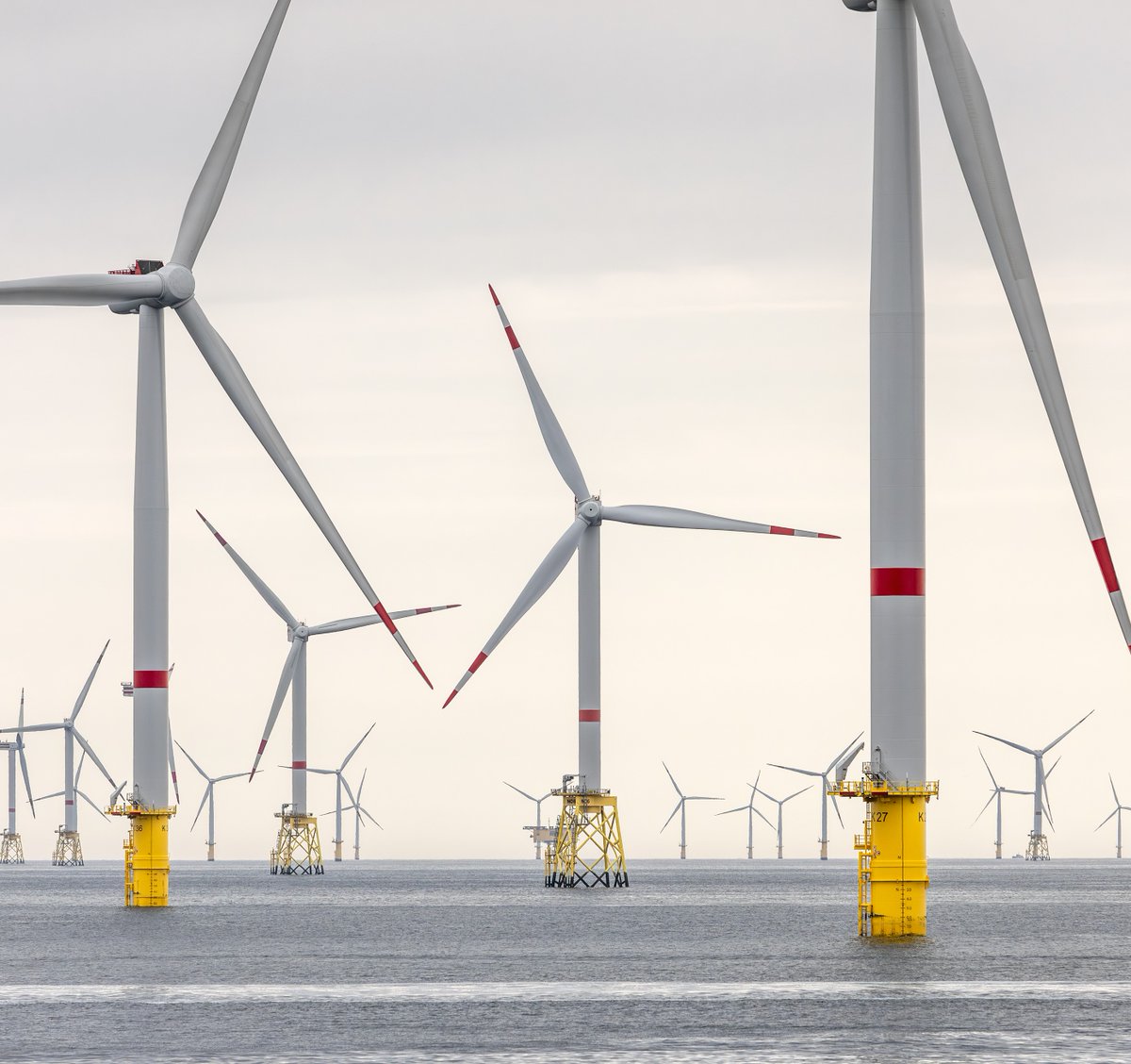 Windkraft meets #5G! 🌬️📱Ab 2026 nutzen wir #Windenergie vom Meer &amp; machen #Mobilfunk noch nachhaltiger. 🌿 Gleichzeitig vernetzt unsere Offshore-Mobilfunkstation die Menschen vor Ort und optimiert Wartung &amp; Sicherheit auf der Plattform. We like! 👏 vod.af/cjunws