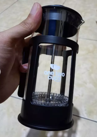 GresikMenfess's tweet photo. ☕️✨ Nikmati pengalaman menyeduh kopi yang unik dengan Teko Pot French Press ini! Didesain khusus untuk para pencinta kopi manual, pot ini menawarkan kemudahan dalam menyajikan kopi berkualitas tinggi. Yuk, buat momen kopi Anda lebih istimewa! #FrenchPressMagic #ManualBrewing https://t.co/1FNUPesjlc