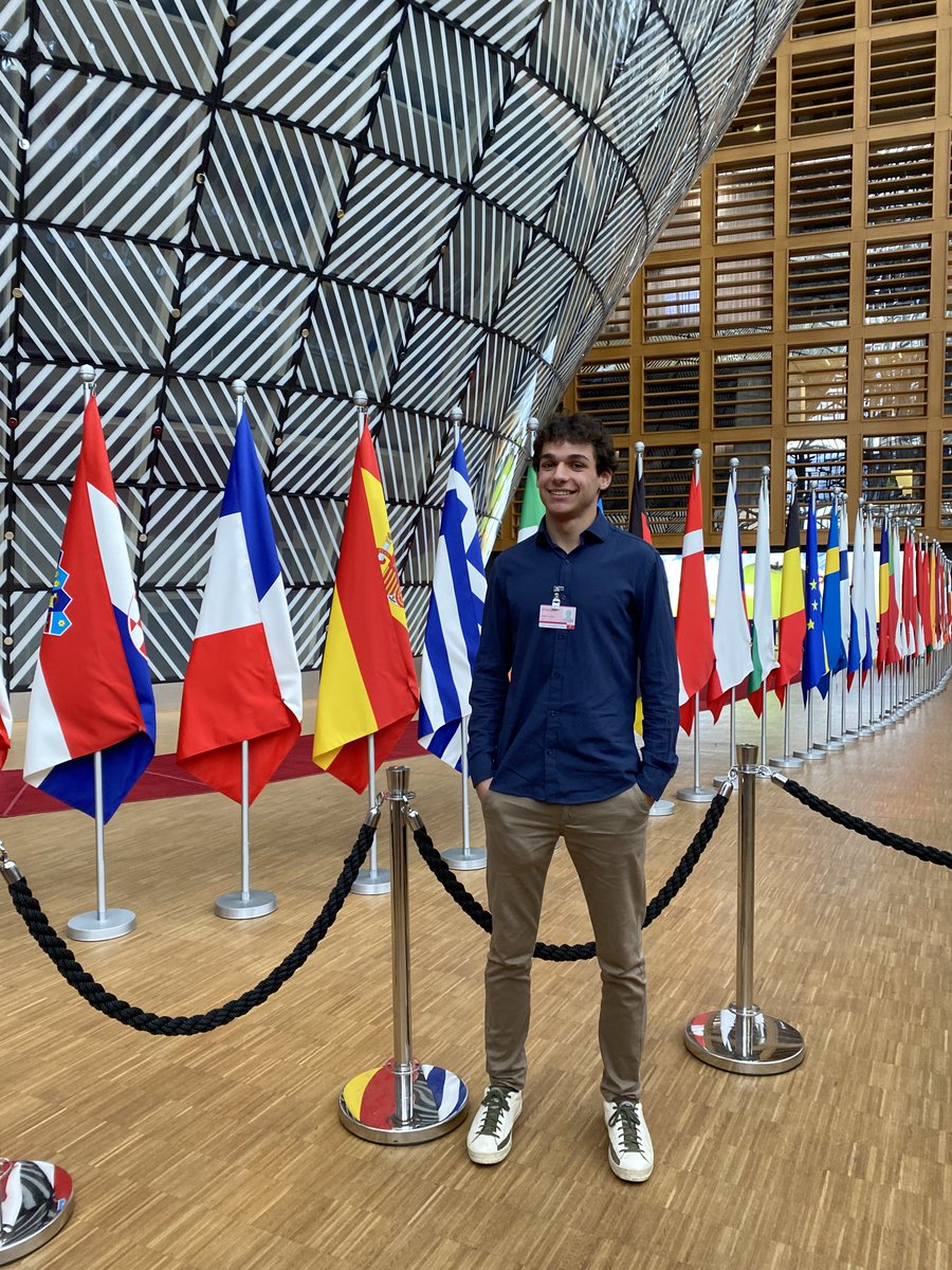 UPC Alumni (@upcalumni) on Twitter photo #XarxaUNICAT El 6, 7 i 8 de febrer en Jan Rosell, estudiant de la <a href="/fib_upc/">FIB - UPC</a>, va anar a Brussel·les juntament amb ambaixadors d’altres universitats catalanes. 
➡️L'ambaixador de <a href="/la_UPC/">Universitat Politècnica de Catalunya (UPC)</a> ha de donar visibilitat i promoure les oportunitats laborals que ofereix la #UE als estudiants. #XarxaUNICAT El 6, 7 i 8 de febrer en Jan Rosell, estudiant de la <a href="/fib_upc/">FIB - UPC</a>, va anar a Brussel·les juntament amb ambaixadors d’altres universitats catalanes. 
➡️L'ambaixador de <a href="/la_UPC/">Universitat Politècnica de Catalunya (UPC)</a> ha de donar visibilitat i promoure les oportunitats laborals que ofereix la #UE als estudiants.