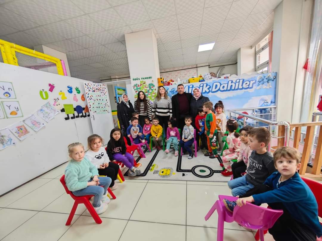 İlçe Başkanımız <a href="/muraterdogan_64/">Murat Erdoğan</a> Banaz Belediye Başkan Adayımız Sn.@CevizciMehmet64 ve Teşkilatımızla birlikte, değerli ilçe sakinlerimizle hasbıhal edip esnaflarımıza hayırlı işler bol kazançlar dileyip desteklerini istedik.
Girilmedik gönül sıkılmadık el bırakmayacağız.