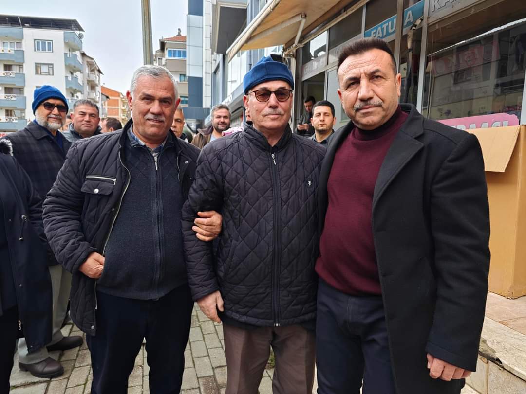 Akpartibanaz's tweet photo. İlçe Başkanımız @muraterdogan_64 Banaz Belediye Başkan Adayımız Sn.@CevizciMehmet64 ve Teşkilatımızla birlikte, değerli ilçe sakinlerimizle hasbıhal edip esnaflarımıza hayırlı işler bol kazançlar dileyip desteklerini istedik.
Girilmedik gönül sıkılmadık el bırakmayacağız. https://t.co/TtfwxjNqDf