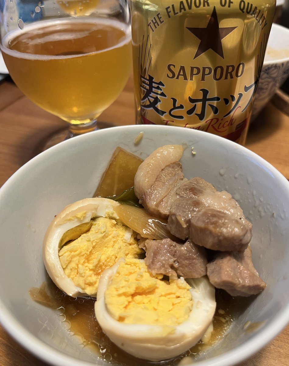 b1tteb1er's tweet photo. 昨日はどうしても飲みたくて
飲むために煮豚を煮たよ〜🍺

美味しかった…！何よりもビールが！沁みました！久しぶりの！ビールが！金曜の！私を！またも！呼んでいる…！！待っててね、び、ビール〜〜〜🍺🍺🍺 https://t.co/yG6g8wBxPJ