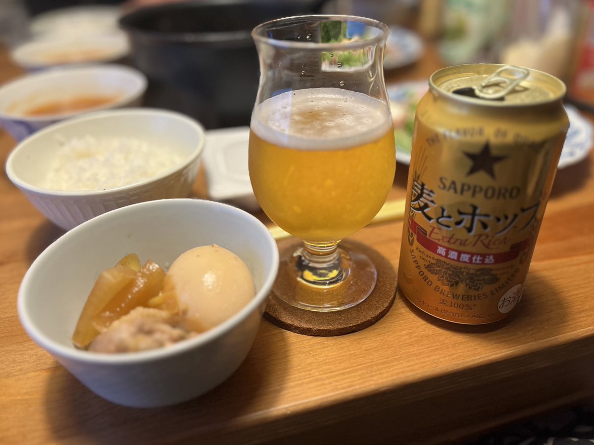 b1tteb1er's tweet photo. 昨日はどうしても飲みたくて
飲むために煮豚を煮たよ〜🍺

美味しかった…！何よりもビールが！沁みました！久しぶりの！ビールが！金曜の！私を！またも！呼んでいる…！！待っててね、び、ビール〜〜〜🍺🍺🍺 https://t.co/yG6g8wBxPJ