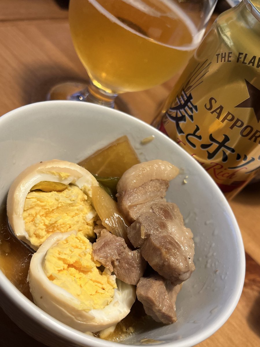 b1tteb1er's tweet photo. 昨日はどうしても飲みたくて
飲むために煮豚を煮たよ〜🍺

美味しかった…！何よりもビールが！沁みました！久しぶりの！ビールが！金曜の！私を！またも！呼んでいる…！！待っててね、び、ビール〜〜〜🍺🍺🍺 https://t.co/yG6g8wBxPJ