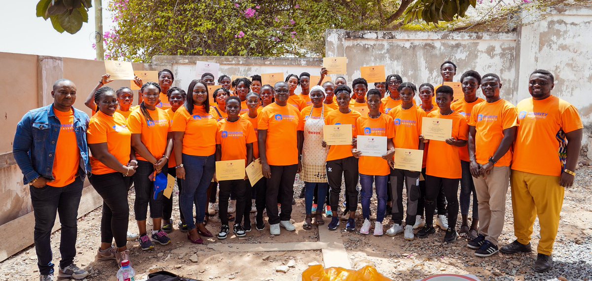 berryladiesfc's tweet photo. Management of Priority Insurance Company Limited( @priorityghana ) and @berryladiesfc presented certificates to our girls after the training π( All 22 images on our facebook page)
Trdz: Black Stars
πΈ @samboadbg
#BerryLadies
#InterMiamiCF
#priorityinsurance https://t.co/7YT30LL4aE