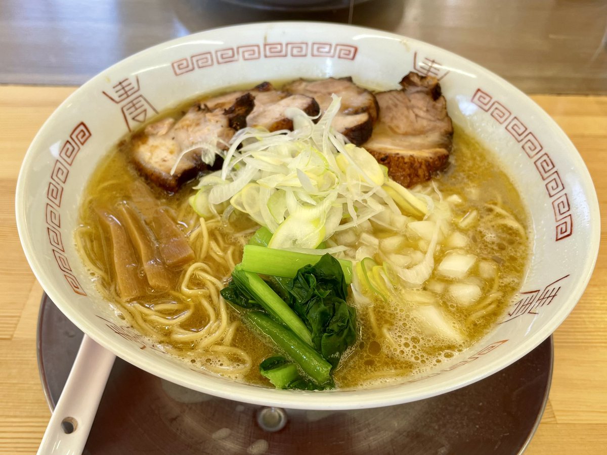 yamabee19's tweet photo. 栃木県那須塩原市の麺屋うめ助さんにて頂いて来ましたー‼️

こってりチャーシュー大盛りバリカタ🍜✨

ロックンロールでバリ旨でした👍👍👍✨

 #麺屋うめ助
 #ラーメン
 #栃木県那須塩原市 https://t.co/8dat4tl1aB
