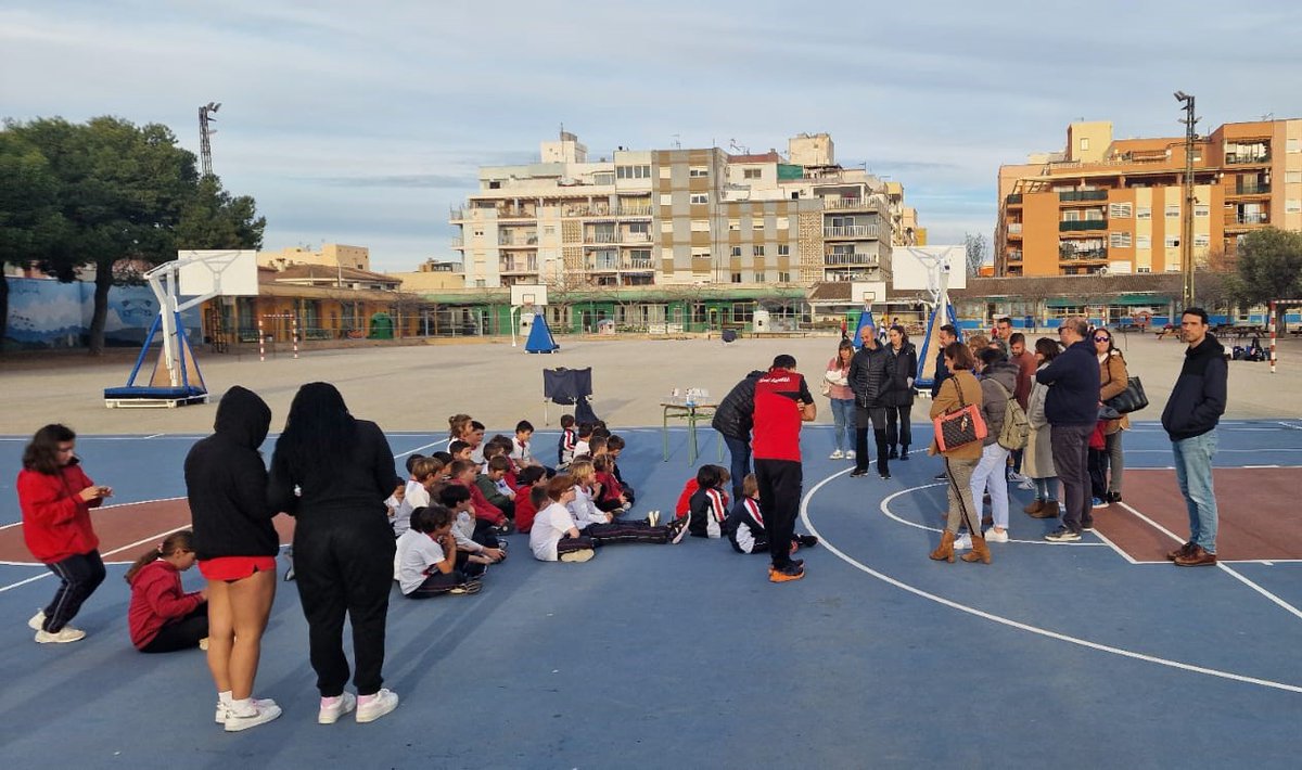 pere_club's tweet photo. Cistelles Solidàries a favor de #ASPANOB 
Gràcies a Cristina per la xerrada als nostres lluitadors...
@colsantpere  @sportingfullequip @ReformasIraolaCB https://t.co/xo6nHsNhze