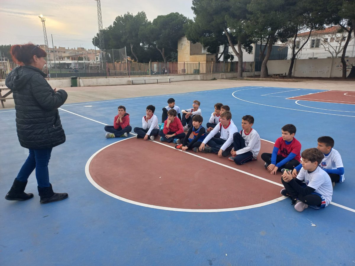 pere_club's tweet photo. Cistelles Solidàries a favor de #ASPANOB 
Gràcies a Cristina per la xerrada als nostres lluitadors...
@colsantpere  @sportingfullequip @ReformasIraolaCB https://t.co/xo6nHsNhze