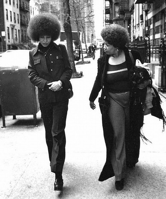 womensart1's tweet photo. US activist Angela Davis and novelist Toni Morrison walking together in 1974, by photographer Jill Krementz #WomensArt #BlackHistoryMonth https://t.co/gKTAb6Jgxb