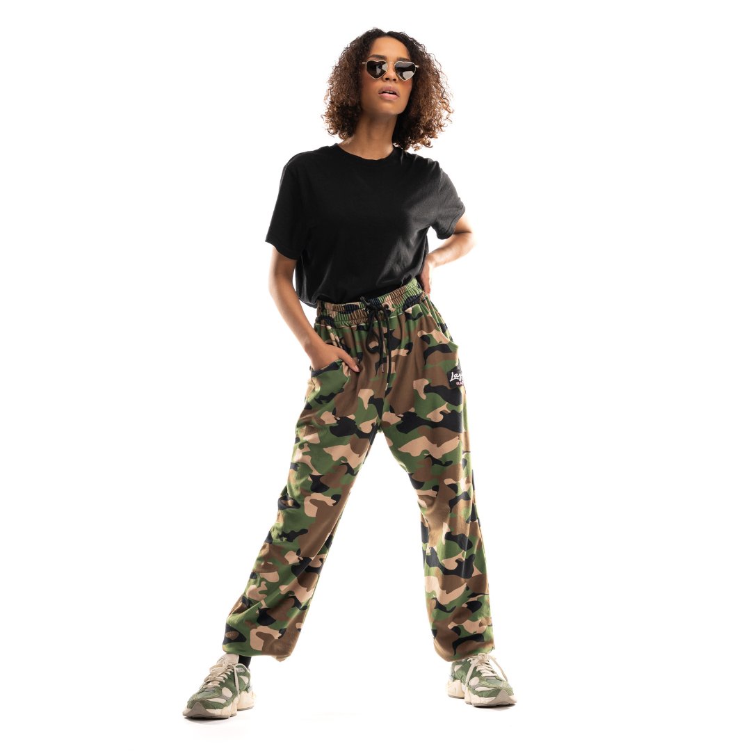 LazyBabes_com's tweet photo. 🌲 Camouflage with style!

Blend into the urban jungle with our stylish Army Babe joggers, the perfect blend of comfort and edge. 🏙️

New collection is OUT! Link in bio 🔗

#lazybabes #womenstracksuit #velourset #loungewear #sportswear #camo https://t.co/Xh3Y89DRCy