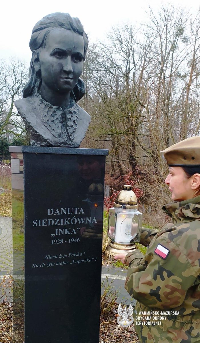 terytorialsi's tweet photo. #Terytorialsi upamiętniając 82. rocznicę powstania #AK nie zapomnieli także o tych, którzy już odeszli 🕯️.
Cześć Ich Pamięci!
#Tradycja #Pamięć #Kombatant #AK #Rocznica #Wartości https://t.co/01n7muTCd9