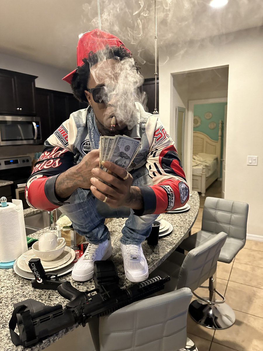 Reeso_Bando's tweet photo. I ain’t been on this shit in a minute what Dey dooo🏚️🏚️🥶 https://t.co/1twyGCmg83