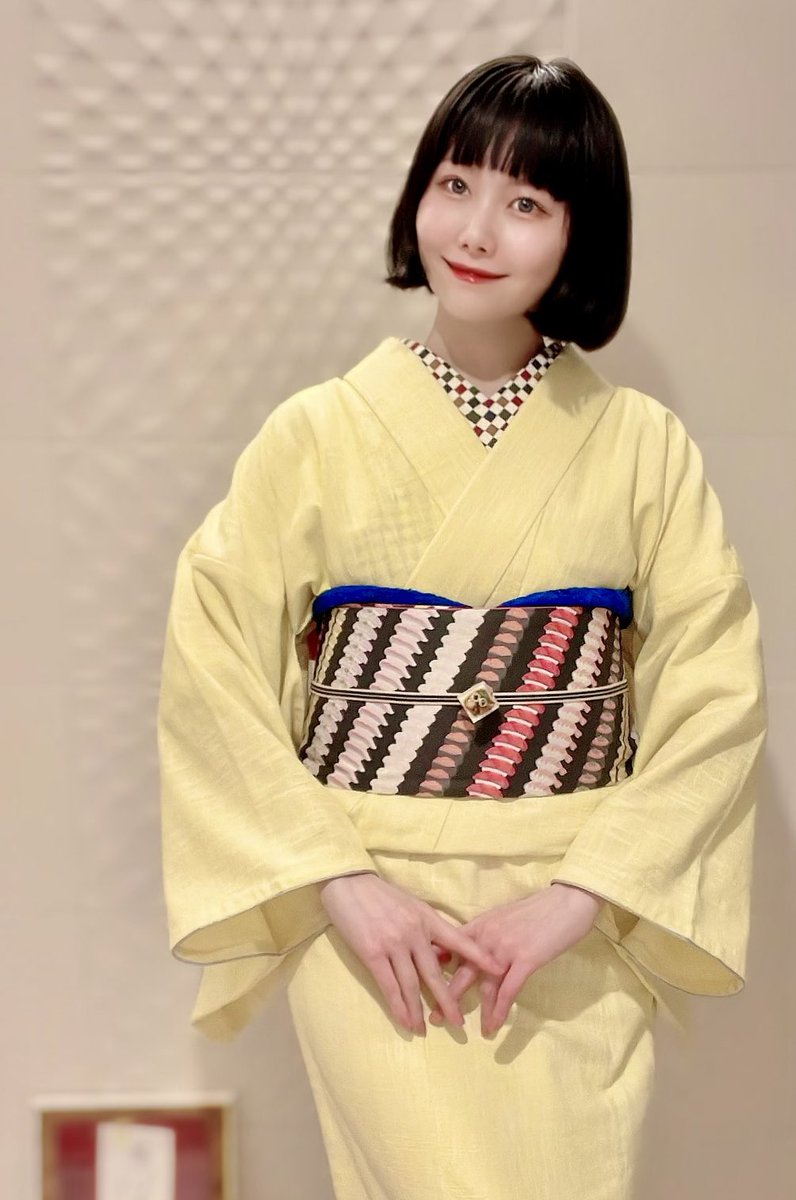 sakura0v0mochi's tweet photo. 💛🍣💙
昨日は渋めだったので、
今日はパキッとした色合いの
食いしん坊な着物コーデ🍣笑
着物…#DOUBLEMAISON
半幅帯… #ミミズクヤ さん🫶🏻
帯留め…自作の冷奴🤍
#着物 #きもの #kimono #yellow
#木綿着物 #久留米絣 #普段着物
#お寿司 #着物コーデ #着物女子
#着物コーディネート #置きコーデ https://t.co/hZKLDMwrl0