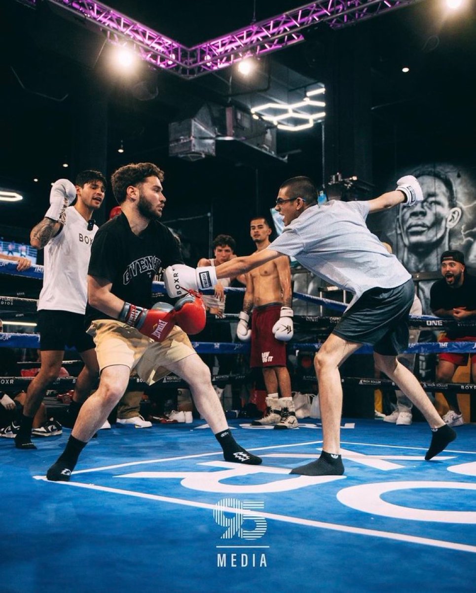 🥊 | N3on and Adin Ross will be finally taking their beef to the ring… who do you got?
