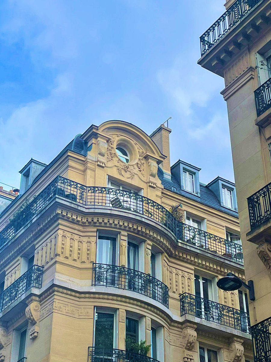 Parisian building #architecture #paris #visitparis #parisianstyle #francemagique #art