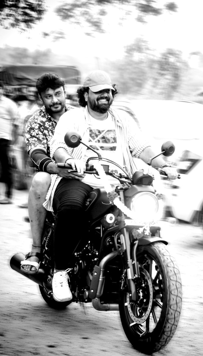 TharunSudhir's tweet photo. Journeying with you for the last few years has been a learning experience for me. You have shaped me into a fine technician and a better human.

@dasadarshan sir, wishing you a very happy birthday. May the best of blessings be showered on you eternally. Looking ahead to see you delight us forever 🤗❤️❤️