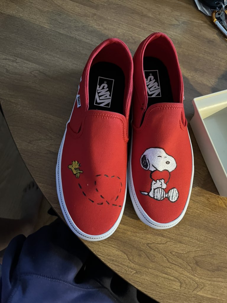 tltm78's tweet photo. @J2sGotWorkToDo Did you see my Snoopy ones? Going to put the logo &amp; shield on the back heels of my green Vans. https://t.co/93Ehsq62mV