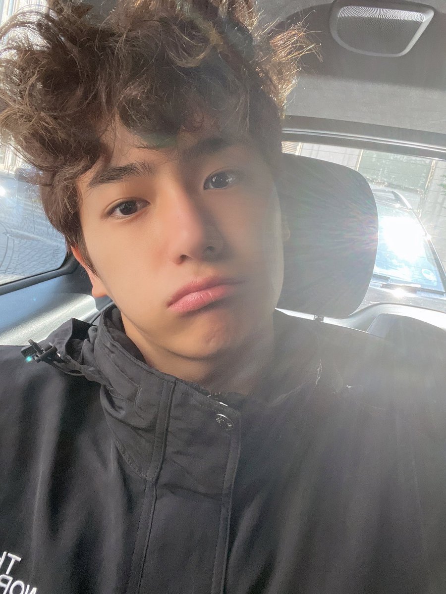 hexrtbxy's tweet photo. 곱슬머리치고 나쁜 놈은 없다 https://t.co/3j3cM2jv5C
