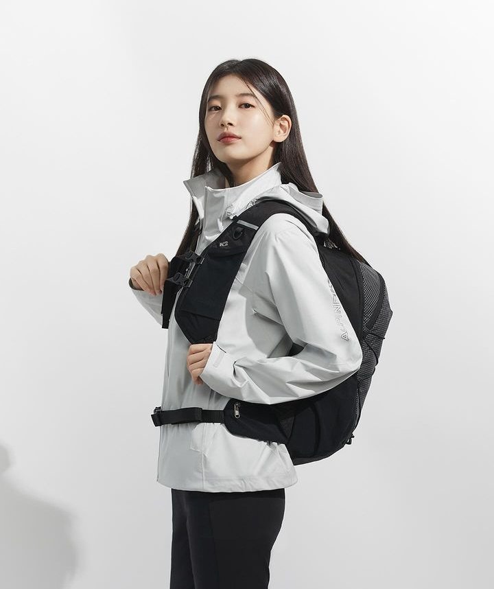 HongjuxAnna's tweet photo. Outdoor k2 update with Suzy and Jo in sung https://t.co/yxcoZxzS8M