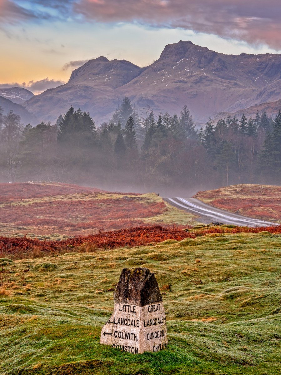 Morning everyone hope you are well. It might not qualify for a #fingerpostfriday, but if you're ever lost on Elterwater Common, this will help send you on your way. Have a great day. #lakedistrict <a href="/keswickbootco/">Keswick boot co</a>