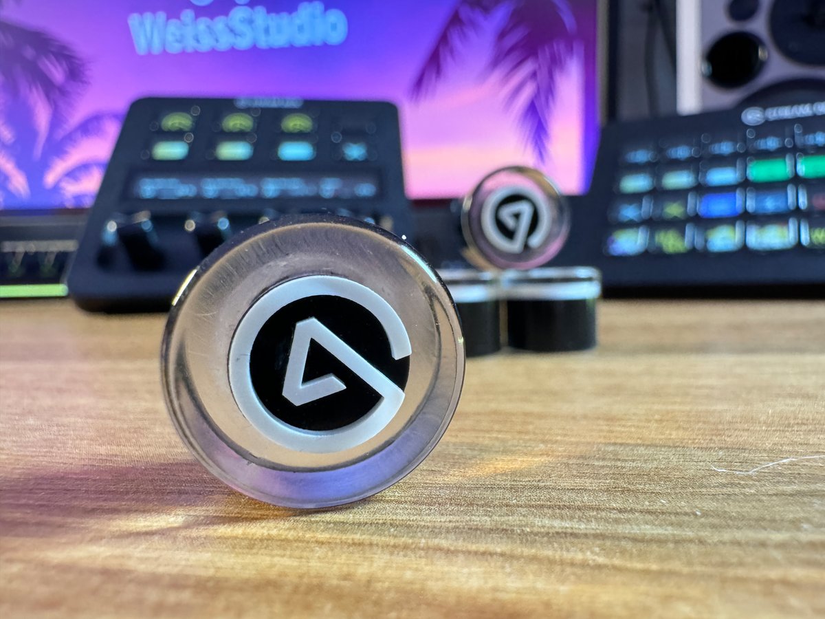 elgatoDE's tweet photo. 🎛️GEWINNSPIEL🎛️

Mit diesem Elgato Dial-Set wird euer Stream Deck + NOCH schöner!

Diese vier Unikate gibt es nicht zu kaufen, nur zu gewinnen. Und so könnte es klappen:

1⃣Folgt @elgatoDE 
2⃣RT &amp; ♥️
3⃣Kommentiert mit einem Elgato-GIF

⏰: 21.02.2024 https://t.co/SWPIpMIp98