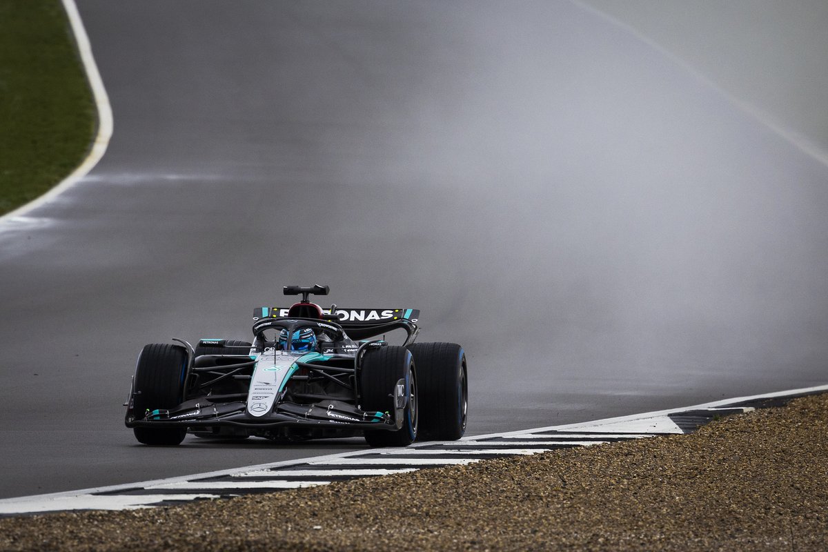 F1's tweet photo. Things we love to see: cars on track 😍

#F1 @MercedesAMGF1 @ScuderiaFerrari https://t.co/G3R05l3gVh