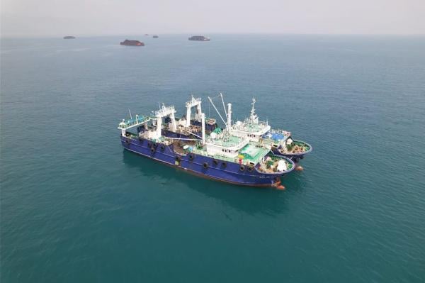 imosint's tweet photo. WANTED: These two 870 GT blue  Chinese-Russia Trawl Fishing Vessels have been around Indonesian waters without broadcasting AIS and without license. Anyone knows or spots where these two vessels is, let us know. https://t.co/s4xLCCM0TX