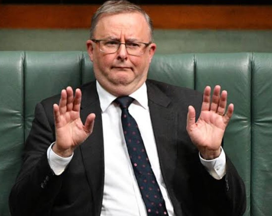 TaskerLady89977's tweet image. 🚨PETER DUTTON FIRES AT ANTHONY ALBANESE NEWS IN:
Peter Dutton said &quot;There are some disturbing reports of the latest boat arrival, this would be at least number 12 under this prime minister&apos;s watch. &quot;The Prime Minister&apos;s phone works in the car, he should&apos;ve taken a call, he…