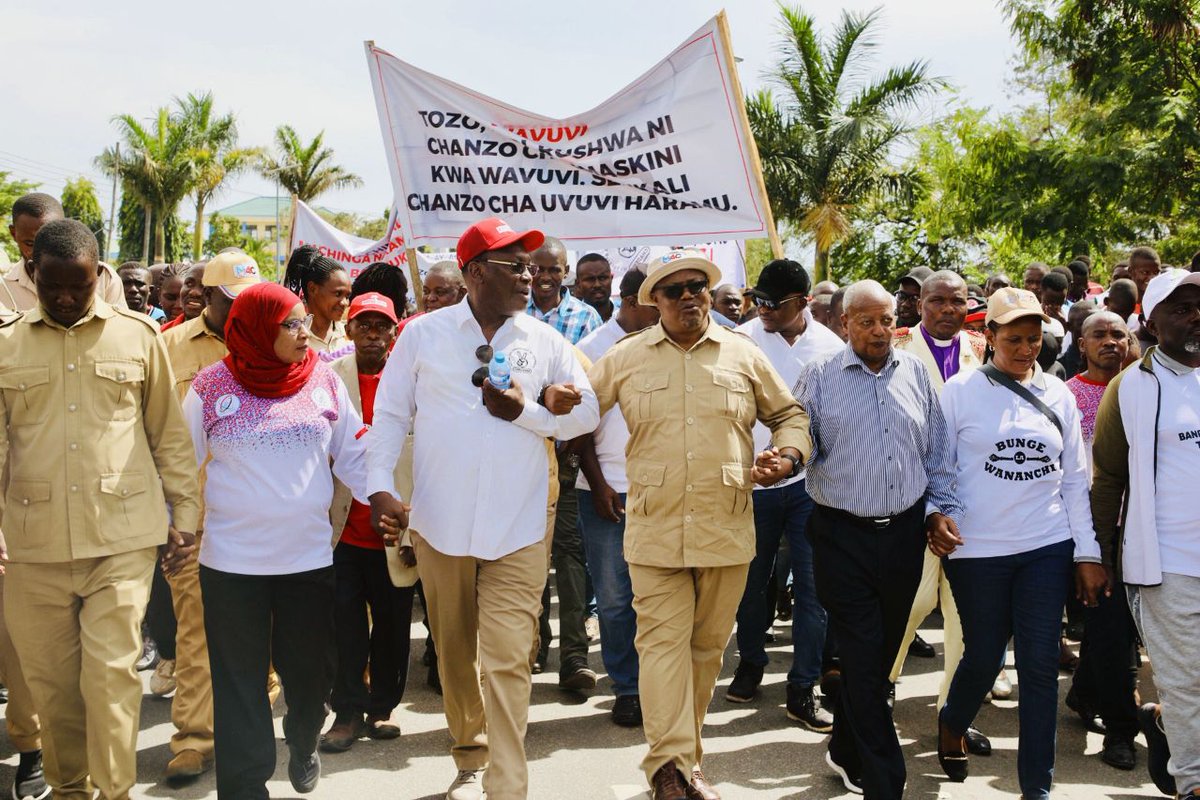 Asante Sana, Mwanza! ✊ Roho ya Mwanza iliwaka jana, na mwangwi wake utaendelea kusikika kote Tanzania! Kwa watu wengi waliojaa barabarani, haswa Vijana, Kinamama na Wasichana nyie ni mashujaa, bila kusahau Kinababa makini, waliosimama imara - moyo wangu umeja shukrani. Ushujaa…