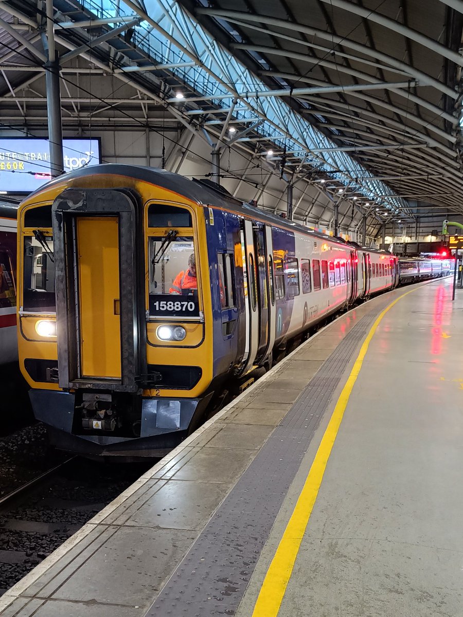 2nd part of my journey (2h12) the 0748 @northernassist to Carlisle, this time my carriage is 158870 waiting to depart Leeds