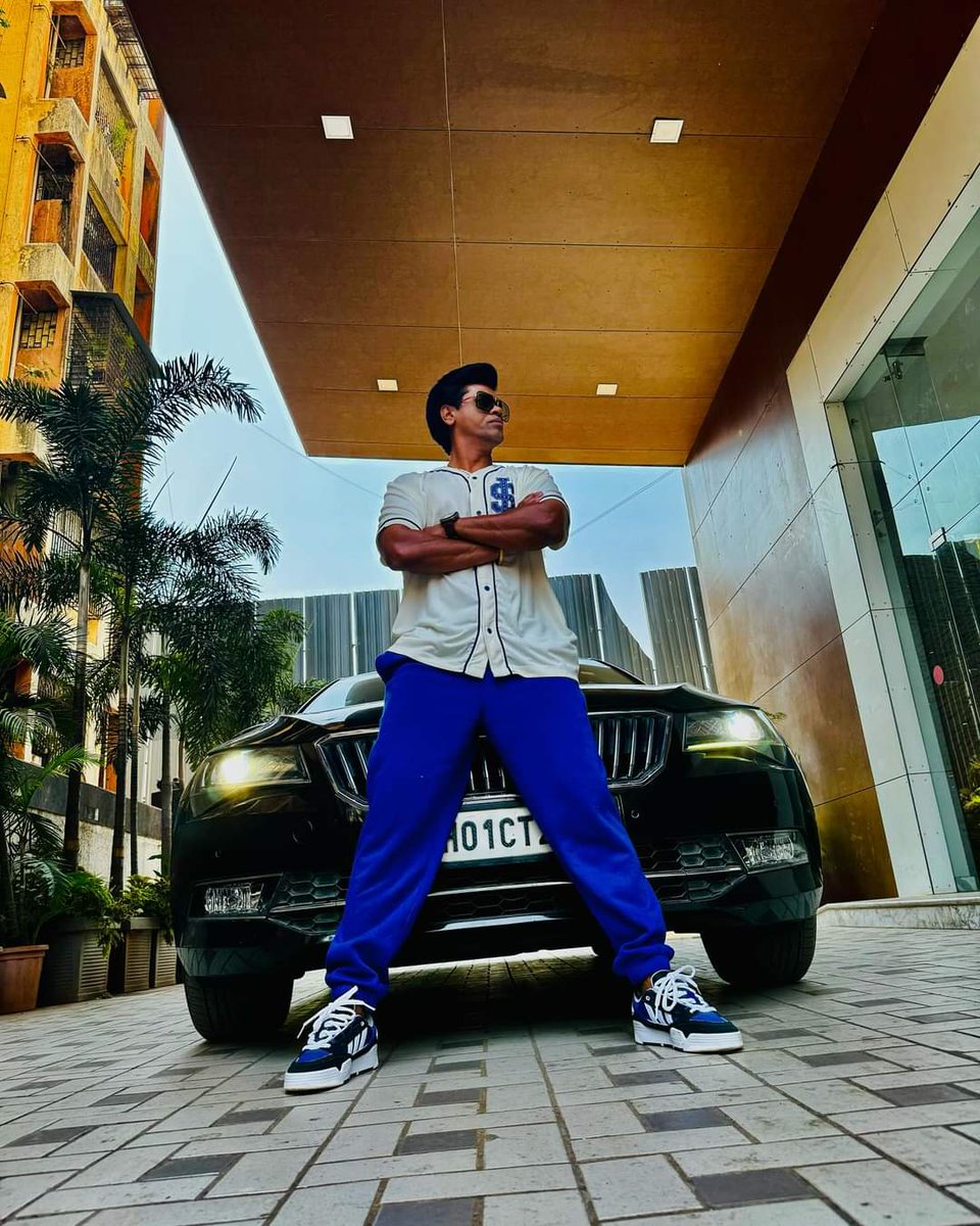 SIDDHARTH23OCT's tweet photo. लग्न कल्लोळ १ मार्च
झनझनल्या काळजावरती ग्वाड झाला हमला❤️🔥❤️🔥❤️🔥
Promotion mode on... Full on ...
#Siddharthjadhav #peopleschamp
#siddhumoments #SiddhuStyle #styling #stylist #trend #marathimulga #click
https://t.co/d7luSjjkDI https://t.co/3h9Eu1FPkj